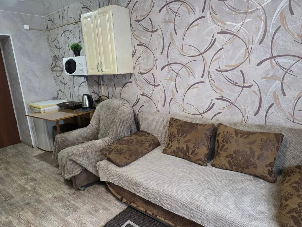 Комната-студия с балконом