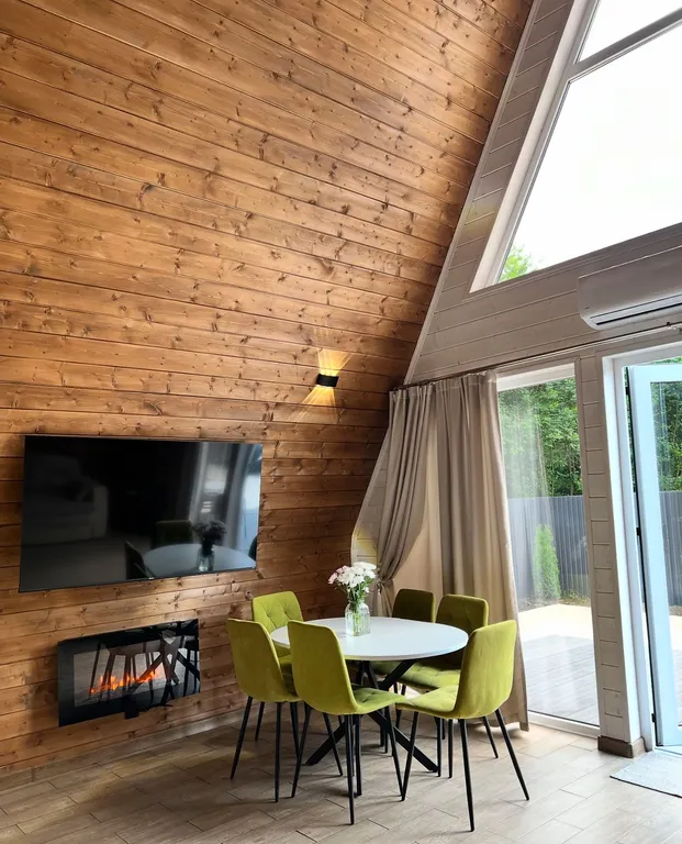 Уютный А-frame коттедж в зеленой части города