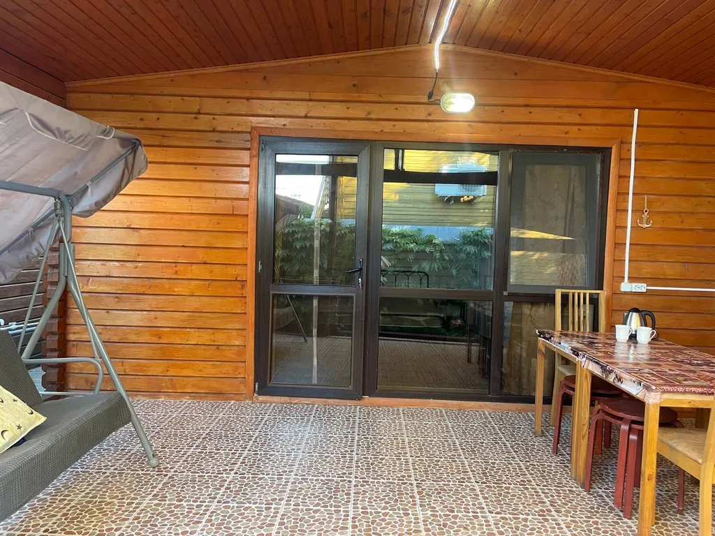 Коттедж Коттедж с террасой у моря — Кучугуры