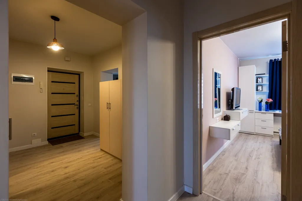 Три комнаты и два балкона в районе дендрария