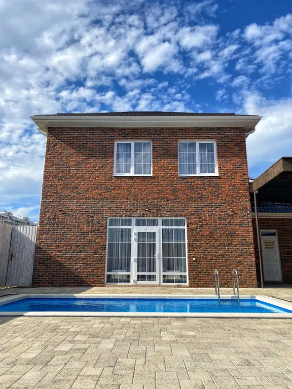 Коттедж с баней на дровах и теплым бассейном