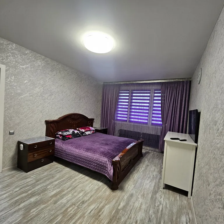 Квартира с лоджией возле станции в центре города