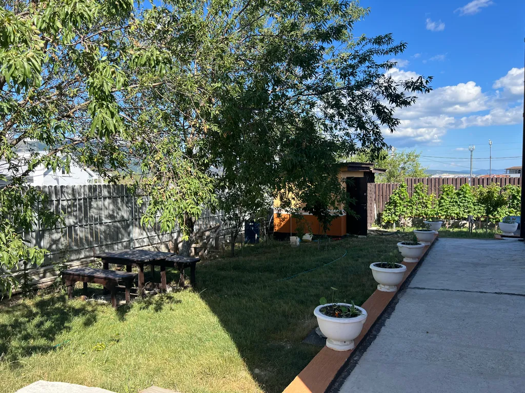 Прекрасный новый дом со всеми удобствами