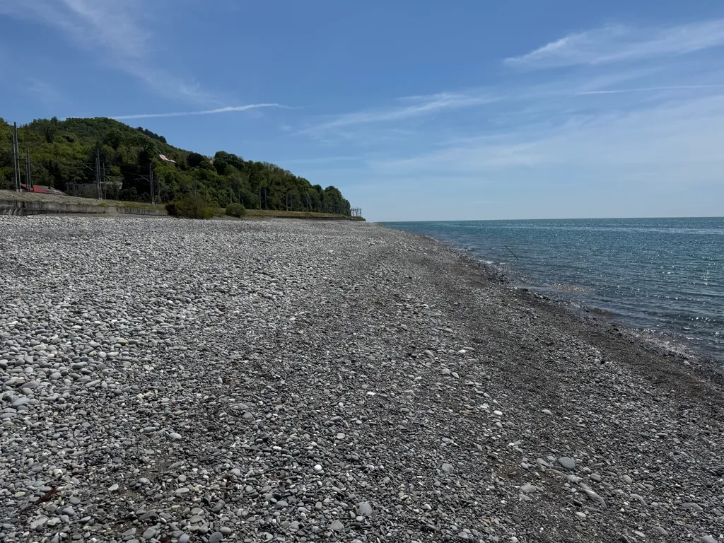 Уютный дом у реки