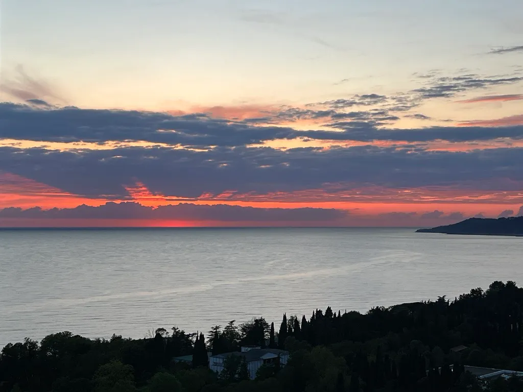 Элитная квартира с видом на море и город