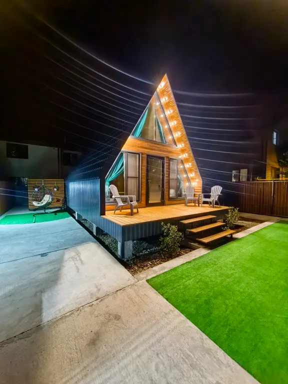 Уютный дом a-frame с видом на горы на побережье Чёрного моря