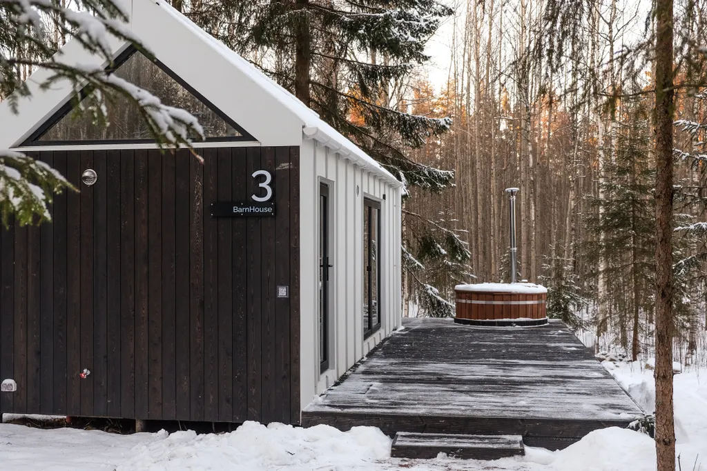 Уютный домик в лесу на двоих с купелью фурако и мангалом