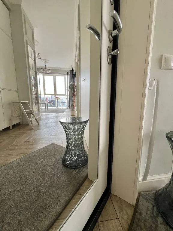 Курортная квартира с питерской атмосферой-лес, озеро, Москва.