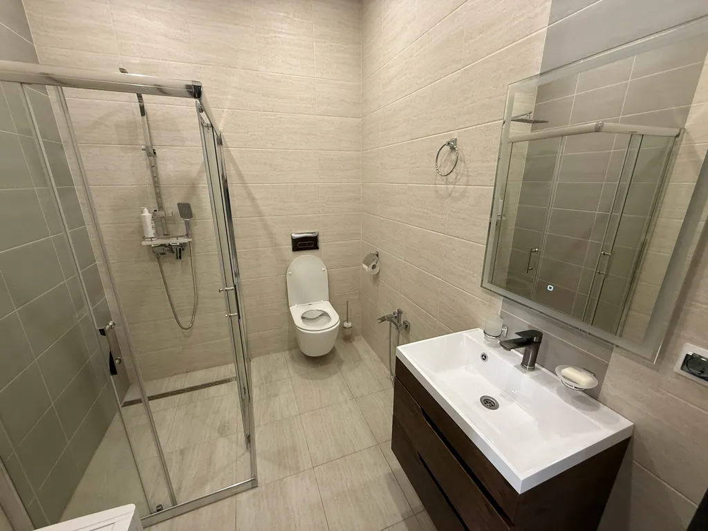 Дом с бассейном и 6 спальнями