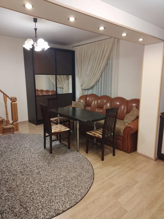 Дом у реки в центре города