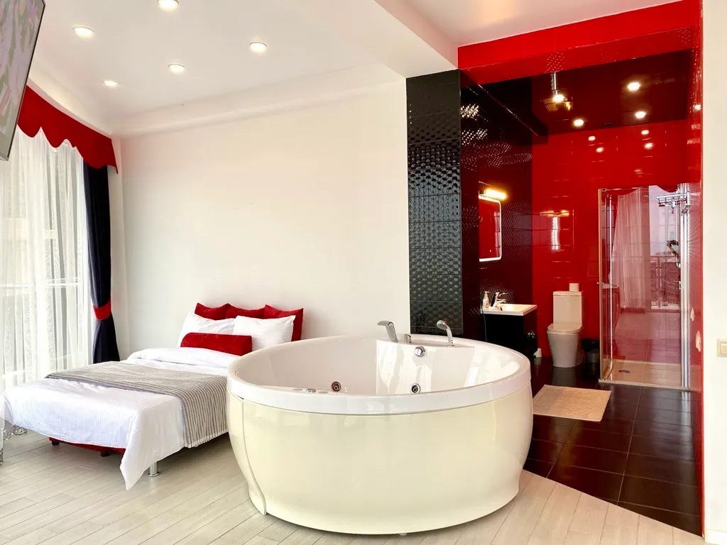 Апартаменты с гидромассажной ванной и красивым видом