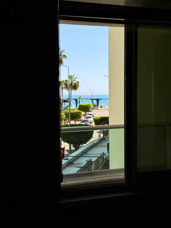 Sea View 2BD Flat 50m to the Beach