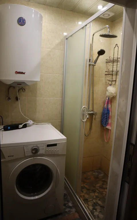 Двухэтажный дом на берегу Волги