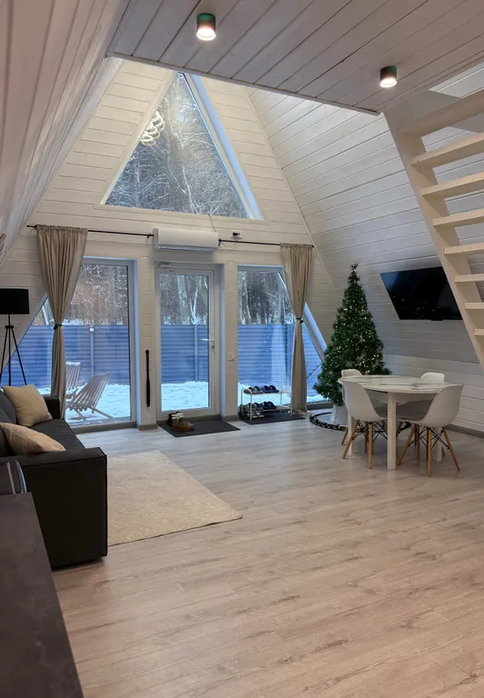 Уютный дом с видом на сосновый лес