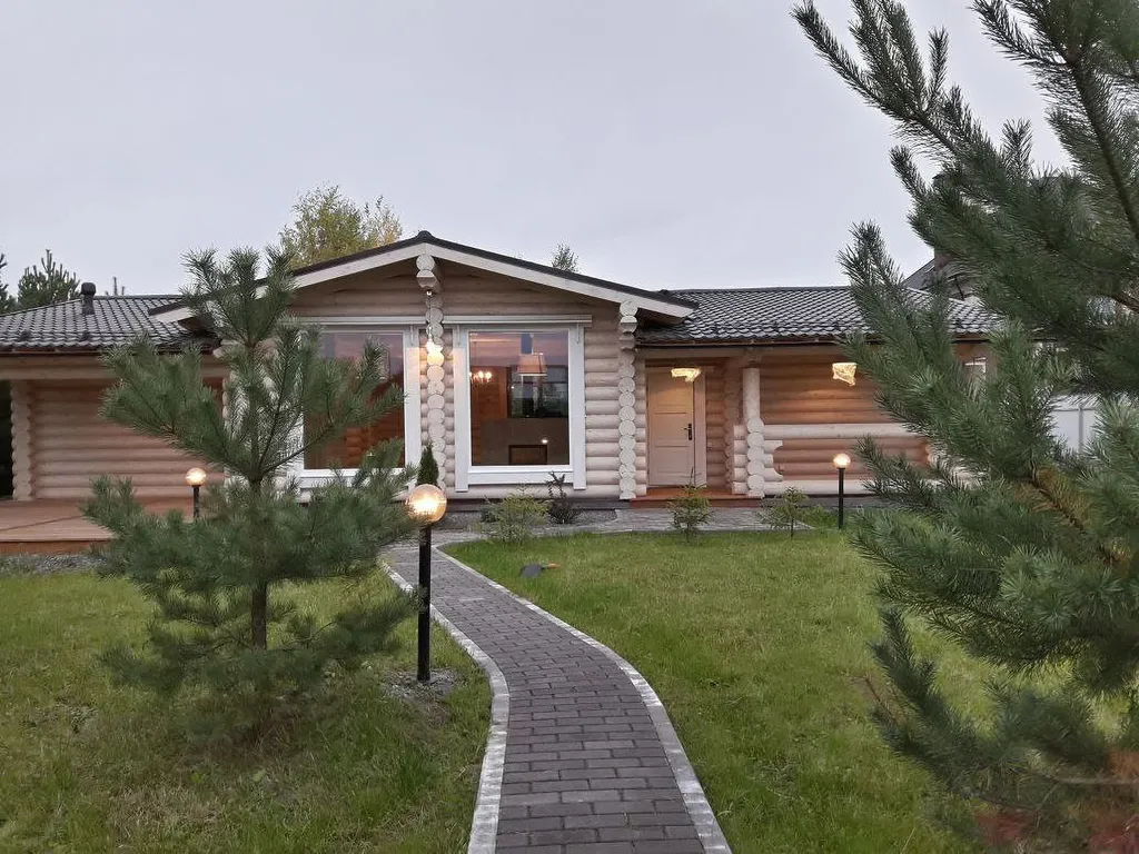 Дом рядом с лесом