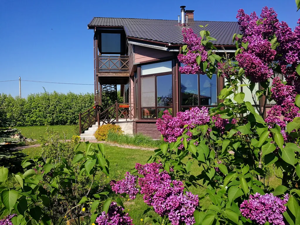 Просторный дом с живописным садом