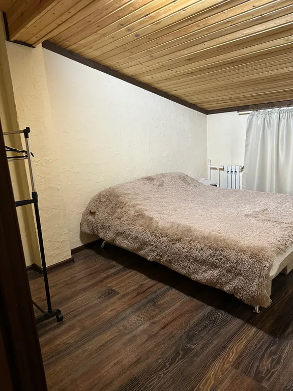 Уютная квартира на мансардном этаже с видом на горнолыжный склон, лес