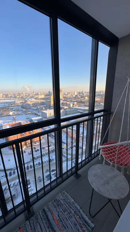 Большая студия в центре на 22 этаже с видом на реку и колесо обозрения