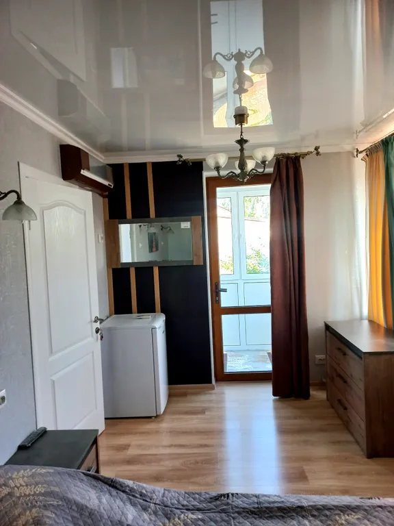 Уютная комната-люкс с балконом в частном доме