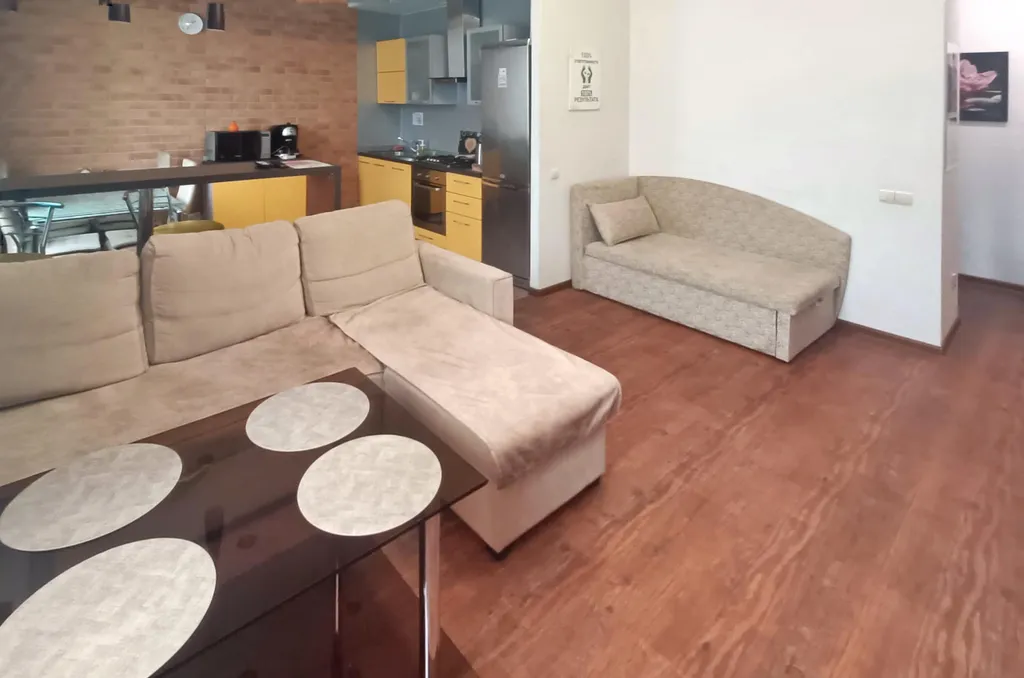 Уютная двухкомнатная квартира в центре с видом на Театральную Площадь