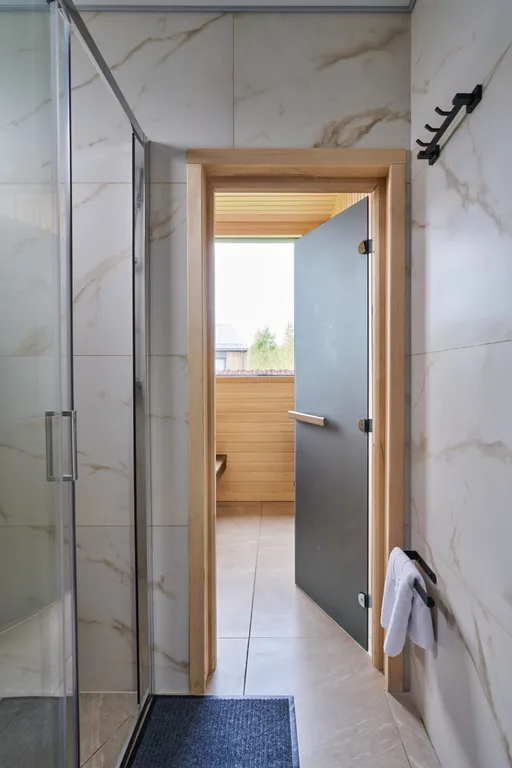 Коттедж Домик у реки в окружении сосен с камином, сауной и чаном — Семеновское