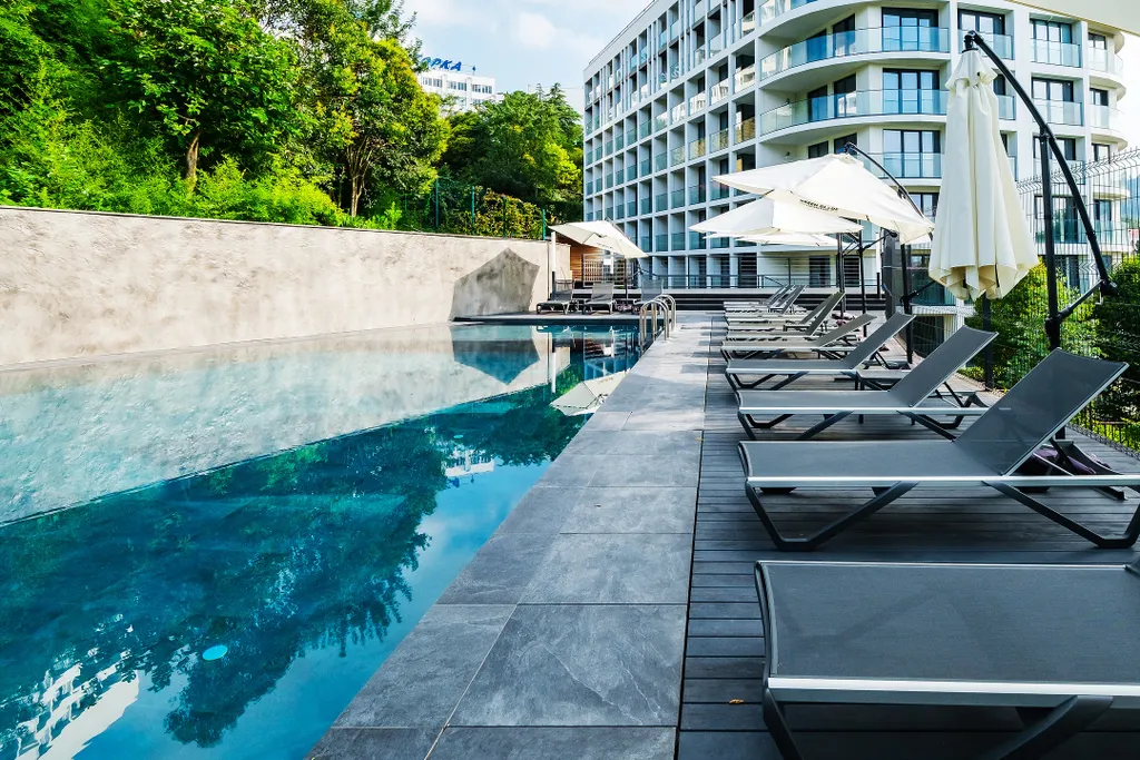 Студия в 8-и минутах ходьбы от моря с бассейном