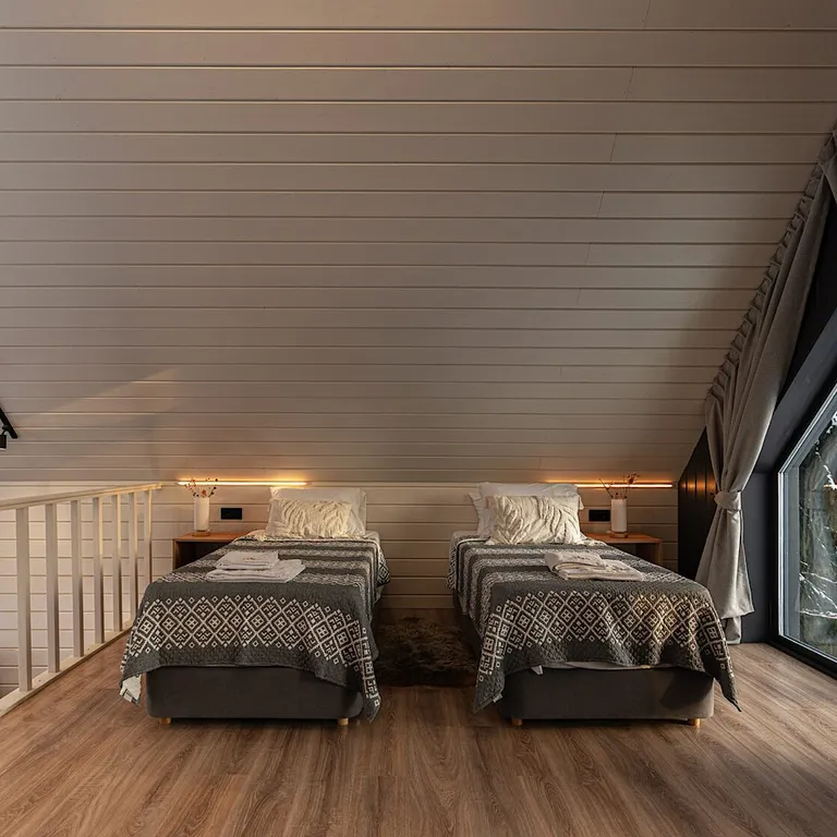 Коттедж Двухэтажный барнхаус на озере с видом на лес — Мичуринское