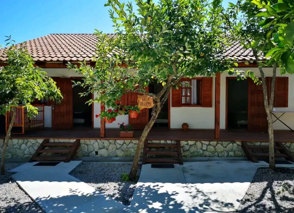 Коттедж Вилла Абахча — аренда посуточно в Гудаута