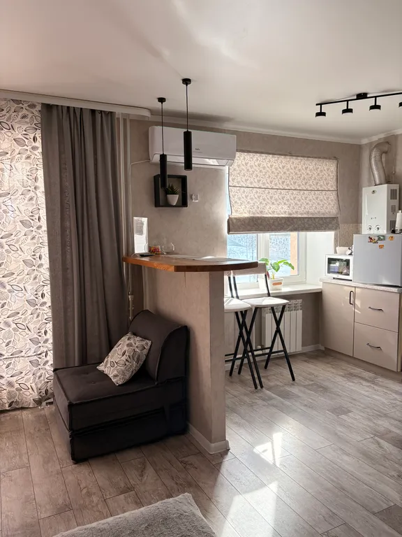 Видовая квартира с панорамным остеклением в центре