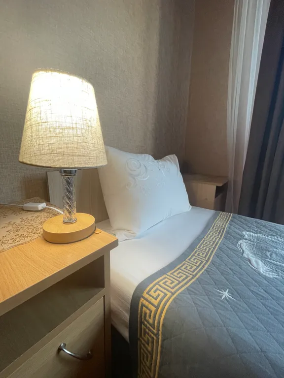 Часть жилого дома с бассейном