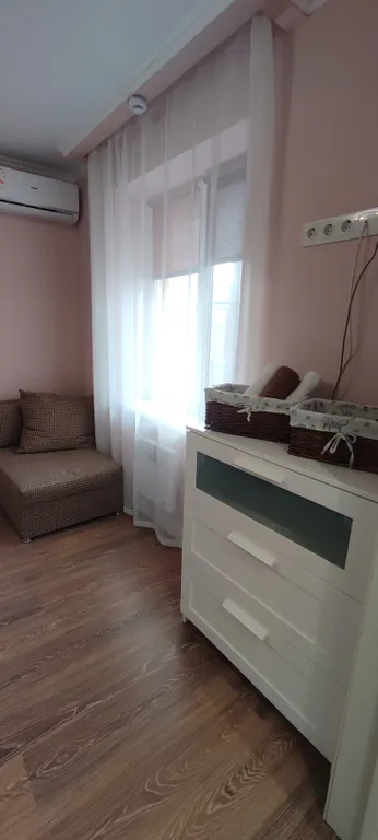 Евродвушка с отдeльной спальней и кухней с диваном