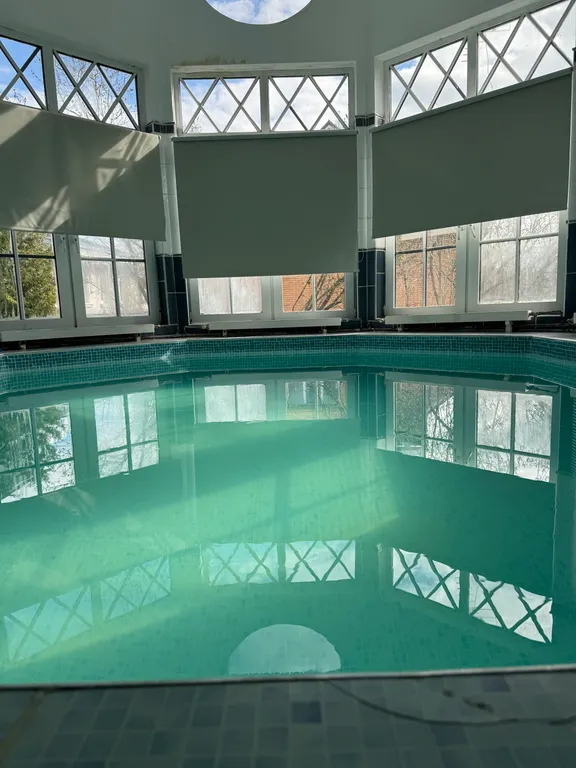 Дом в центре города с бассейном и баней