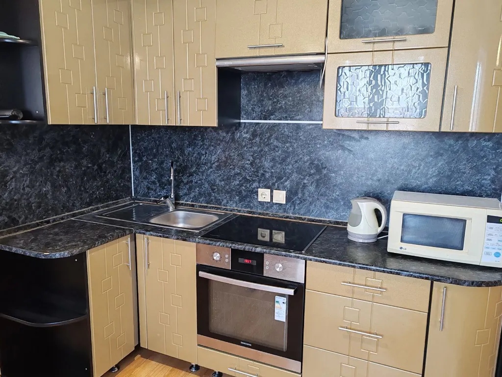 Евродвушка в доме с огороженной территорией в центре города