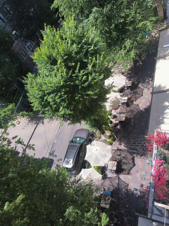 Уютная студия  с балконом в самом сердце Еревана