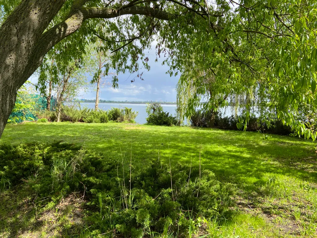 Дом на берегу водохранилища