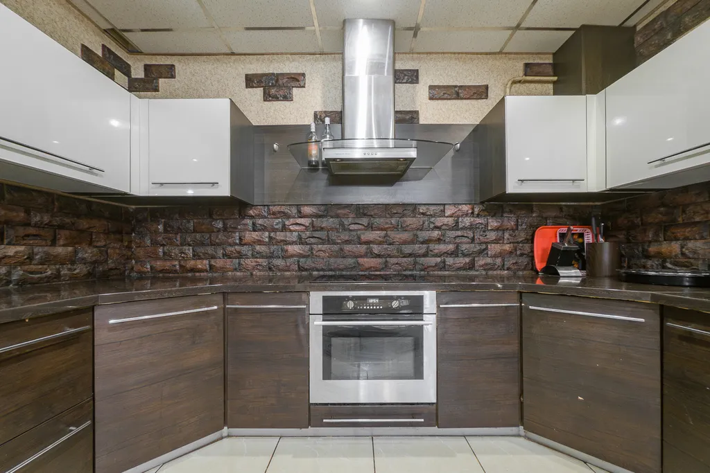 Дом со включённой стоимостью бассейна, сауны, бильярда, мангала