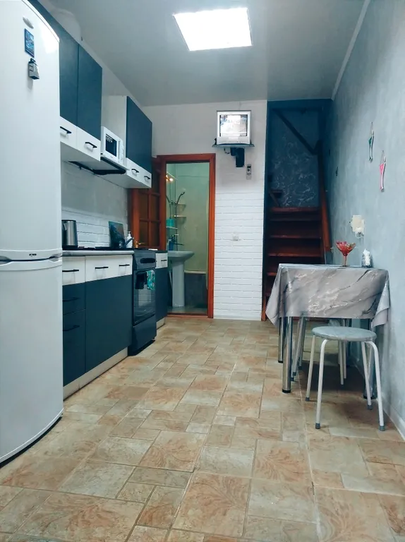 Коттедж Двухэтажный домик с парковкой — Евпатория