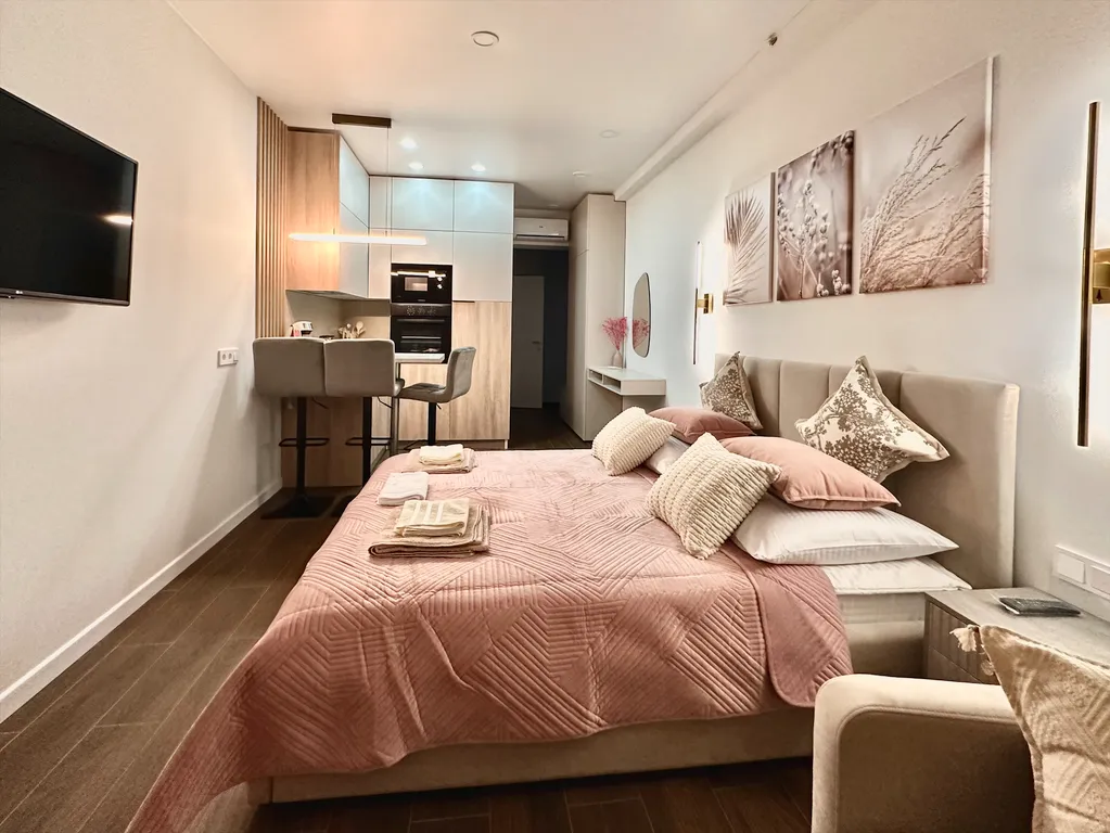 Дизайнерская студия Ls-art-sweet caramel с видом на море с 4 этажа