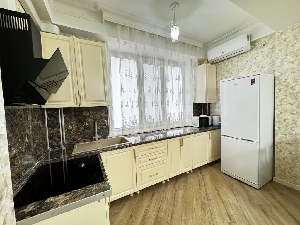 Уютная, светлая, новая квартира с евро ремонтом рядом с морем