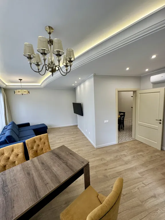 Квартира с отдельным залом и отдельной спальней с террасой на парк