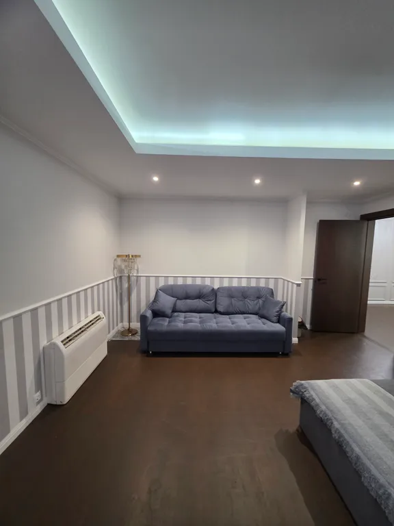 Загородный дом с бассейном и банкетным залом