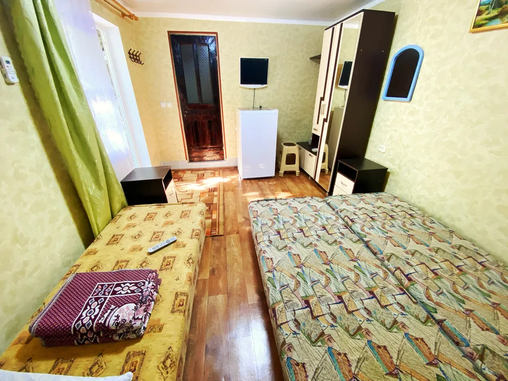 Трёхместный стандартный номер на первом этаже