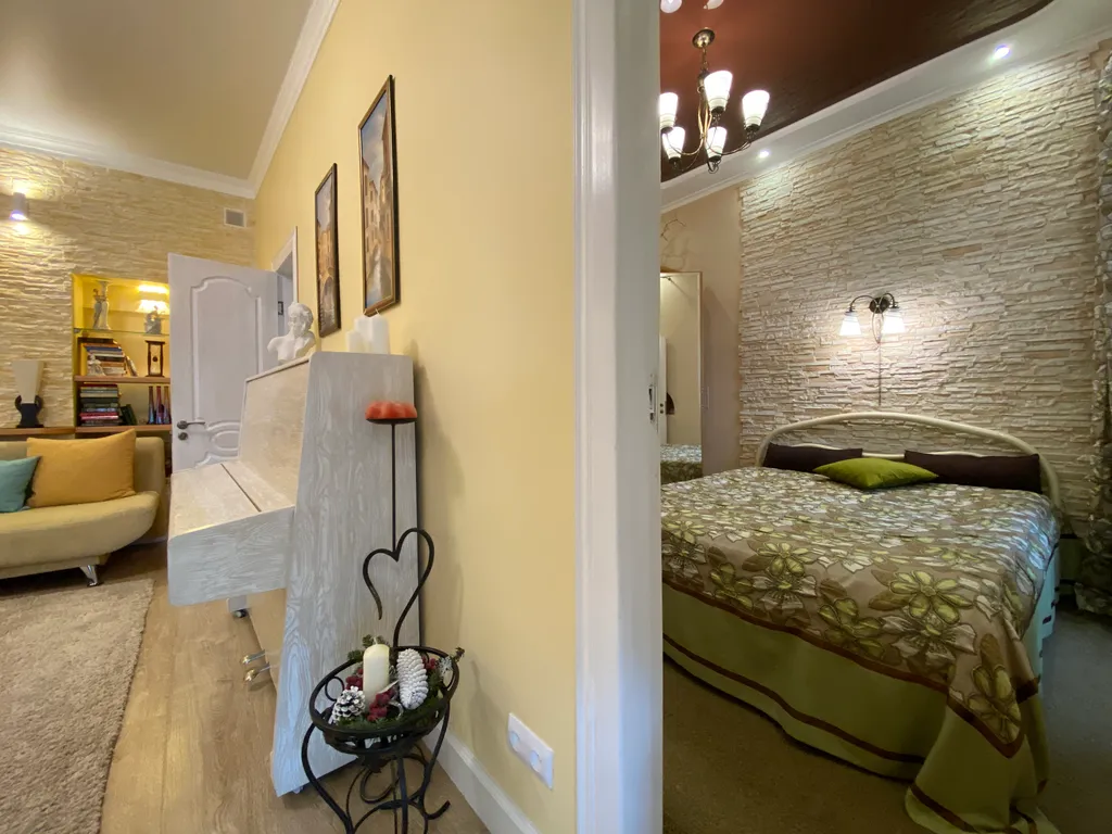 Двухкомнатная квартира возле набережной Ялты