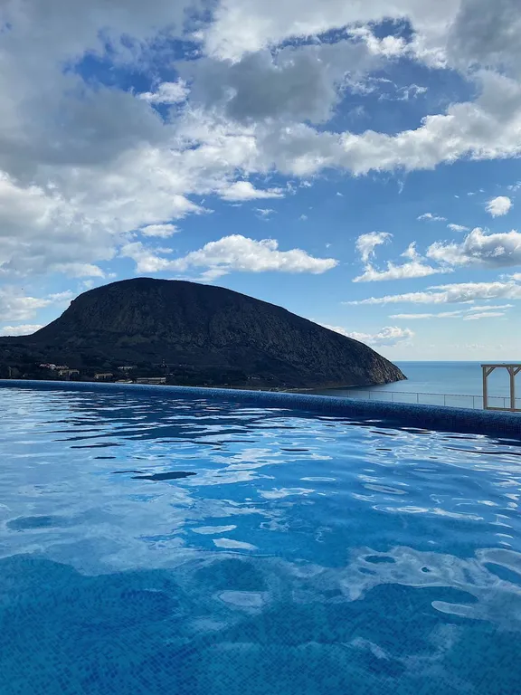 Апартамент в ЖК Гурзуф Ривьера с бассейном infinity pool