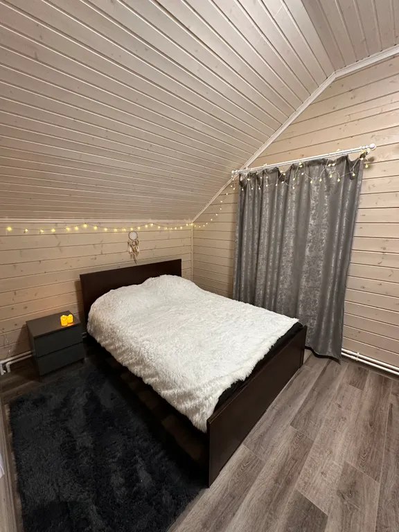 Дом в уединенном тихом месте рядом с лесом