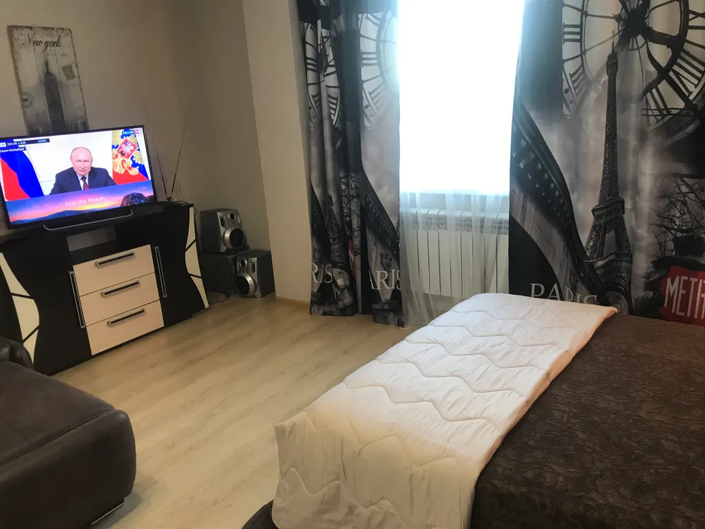 Апартаменты в ЖК Париж, центр. Парк Победы! Вода горячая есть.