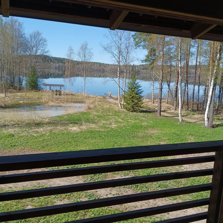 Дом с видом на озеро