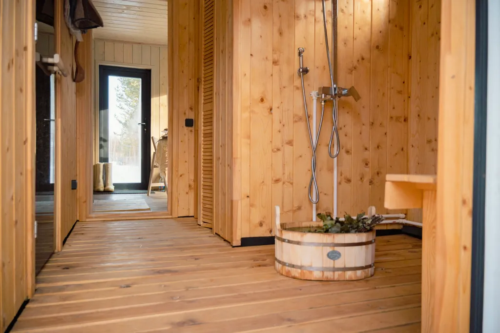 Уютный домик с горячей купелью, в окружении соснового леса