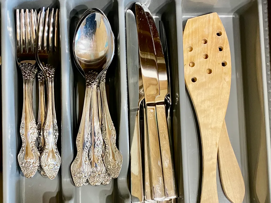 Бревенчатый 2-х этажный коттедж