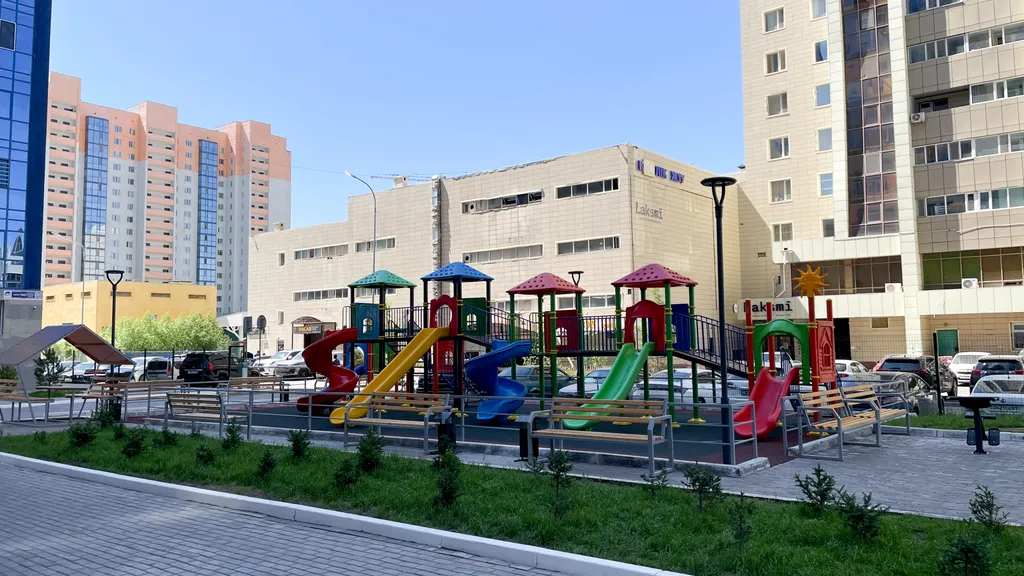 2-комнатная с видом на город возле набережной в старом центре Астаны